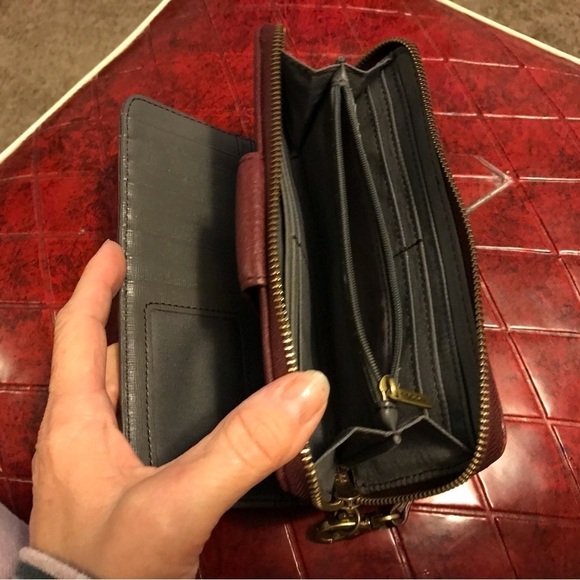 Fossil Pebble Leather Wristlet - Picture 9 of 9